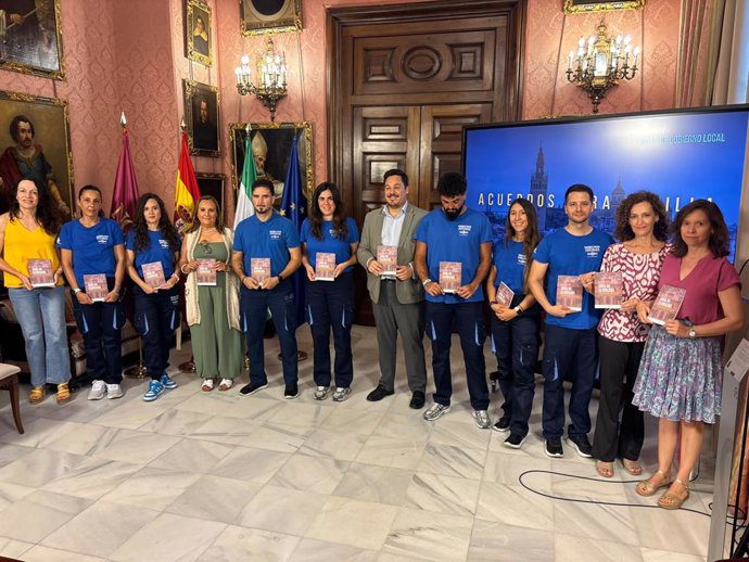 El Ayuntamiento de Sevilla triplica monitores y dota de privacidad a centros de personas sin hogar