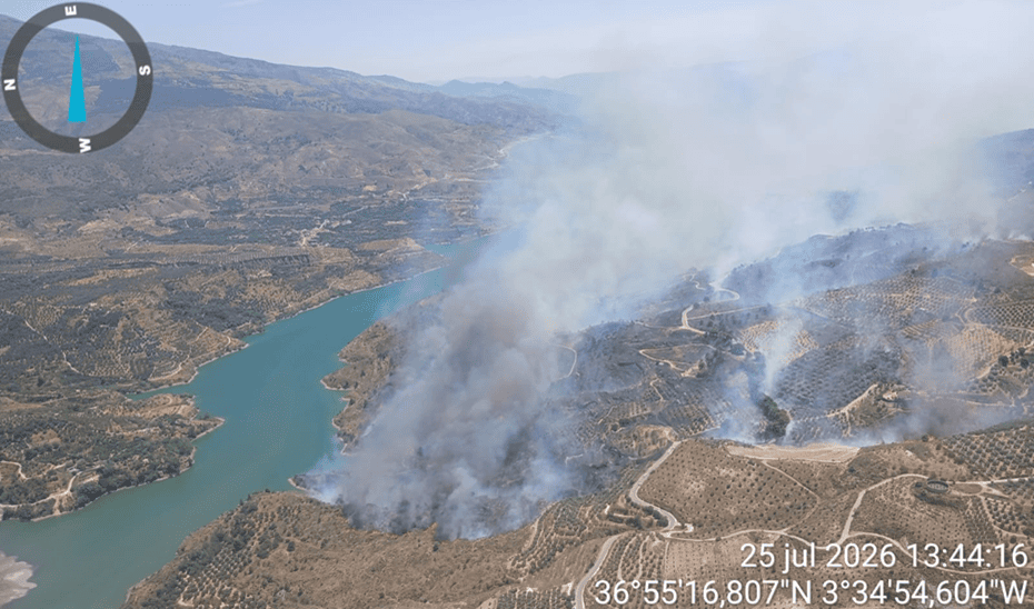 Infoca amplía la emergencia a Granada por el incendio de Pinos del Valle y desaloja a 100 personas