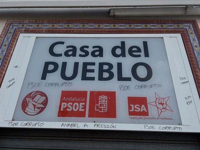 La sede del PSOE en Alcalá de Guadaíra amanece con pintadas vandálicas