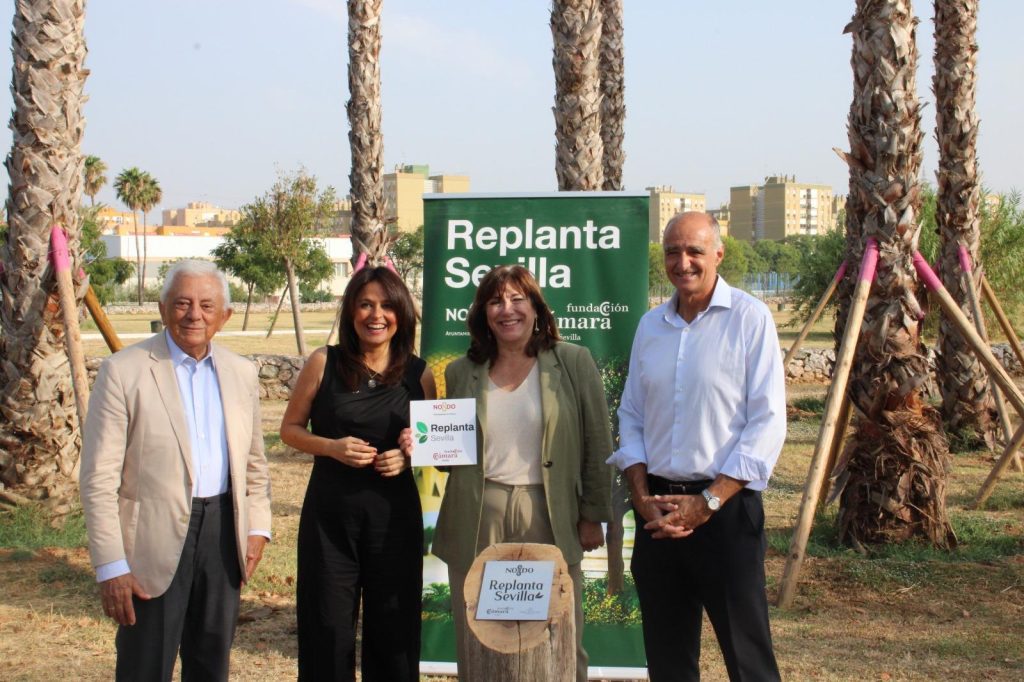 Ayuntamiento y Cámara de Comercio reconocen a Macrosad por plantar 15 árboles en Miraflores y sumar 200 en Sevilla