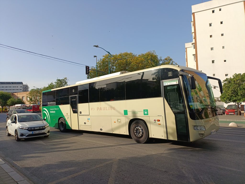 Tres líneas de autobús metropolitano modifican su ruta hoy en Albaida del Aljarafe