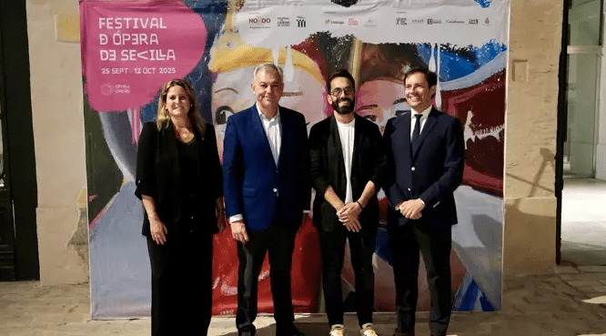 El alcalde de Sevilla, José Luis Sanz, durante la inauguración del I Fetival de Öpera de Sevilla.