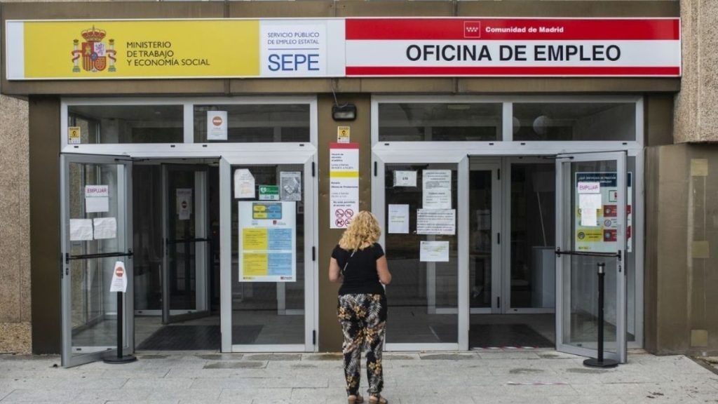 CCOO tacha de "espejismo" la bajada del paro en Sevilla y denuncia que no se han pagado 97.000 horas extra