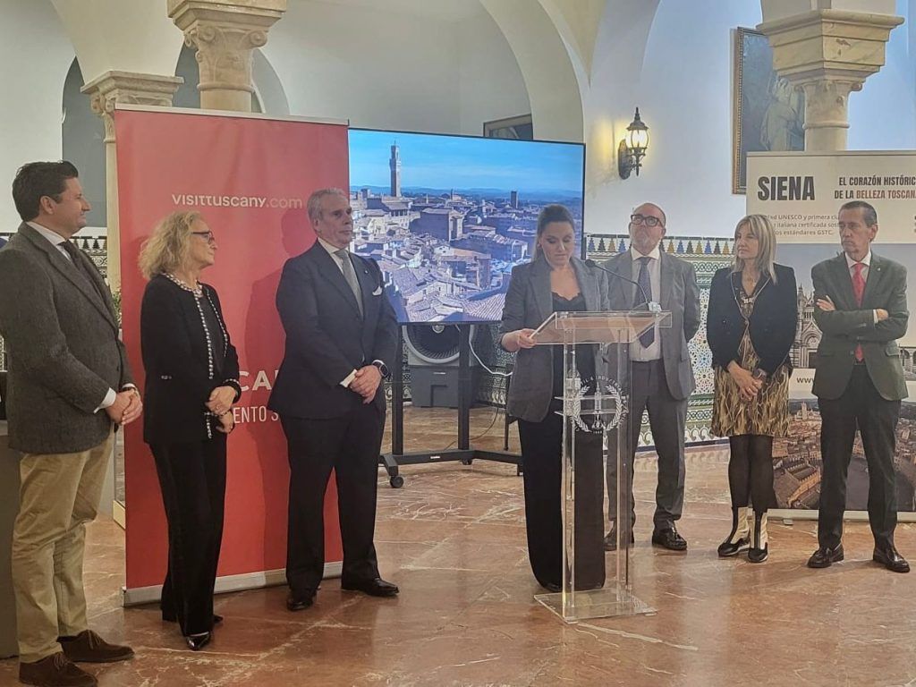 Sevilla y Siena inician su hermanamiento con una exposición