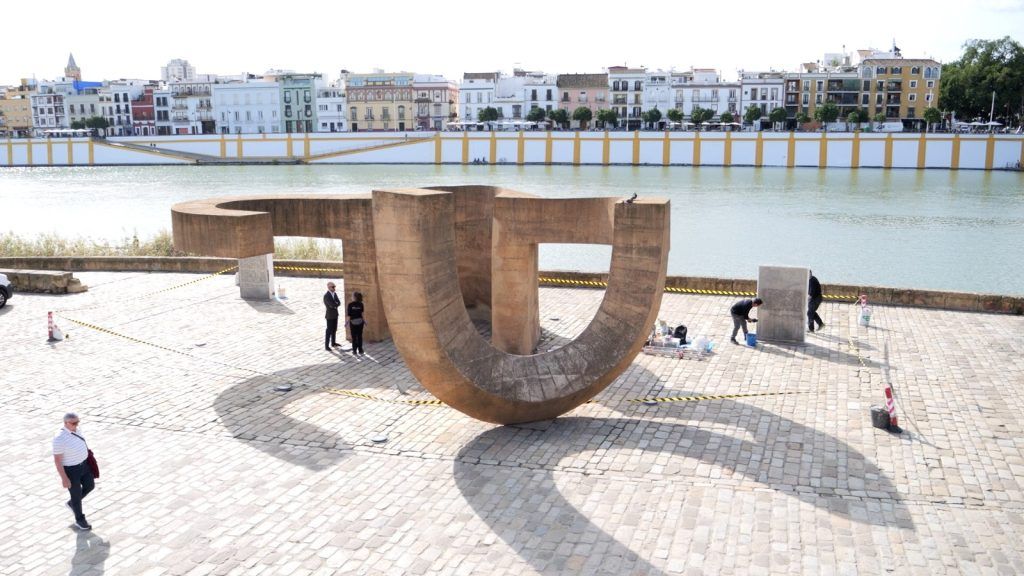 Sevilla recupera el Monumento a la Tolerancia de Chillida