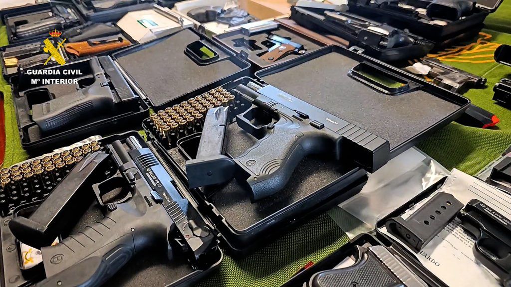 Desarticulada una red criminal de tráfico de armas y cocaína en Sevilla