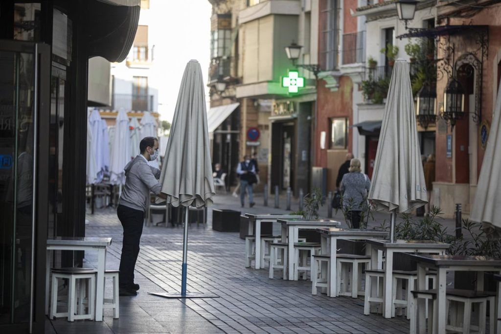 Camareros en Sevilla: contrato indefinido y 1588€/mes