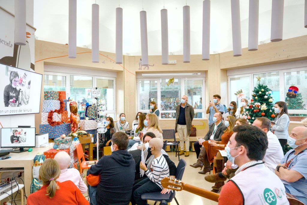 Los niños del Virgen del Rocío celebran la Navidad con música y un villancico propio