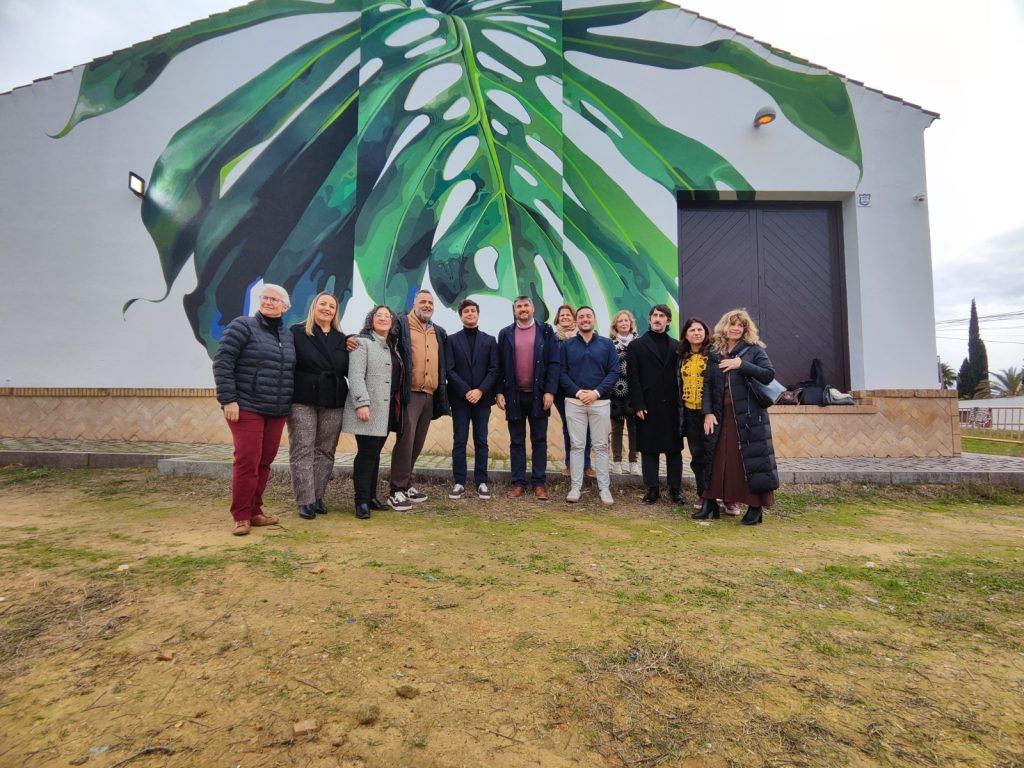 Casimiro Fernández inaugura el mural 'Costilla de Adán' en Villanueva del Ariscal