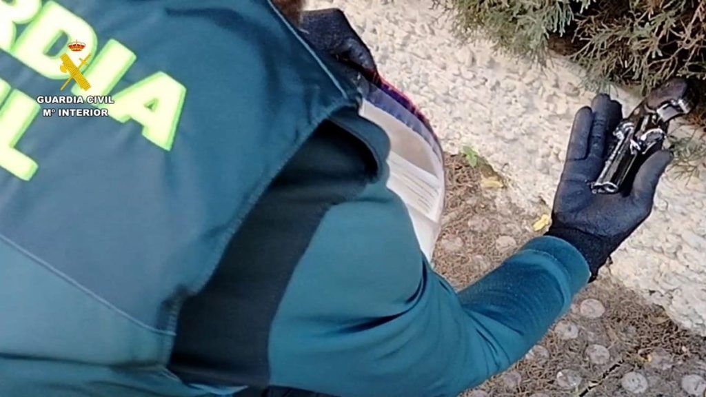 La Guardia Civil detiene a dos hermanos por robar en varios locales de Mairena