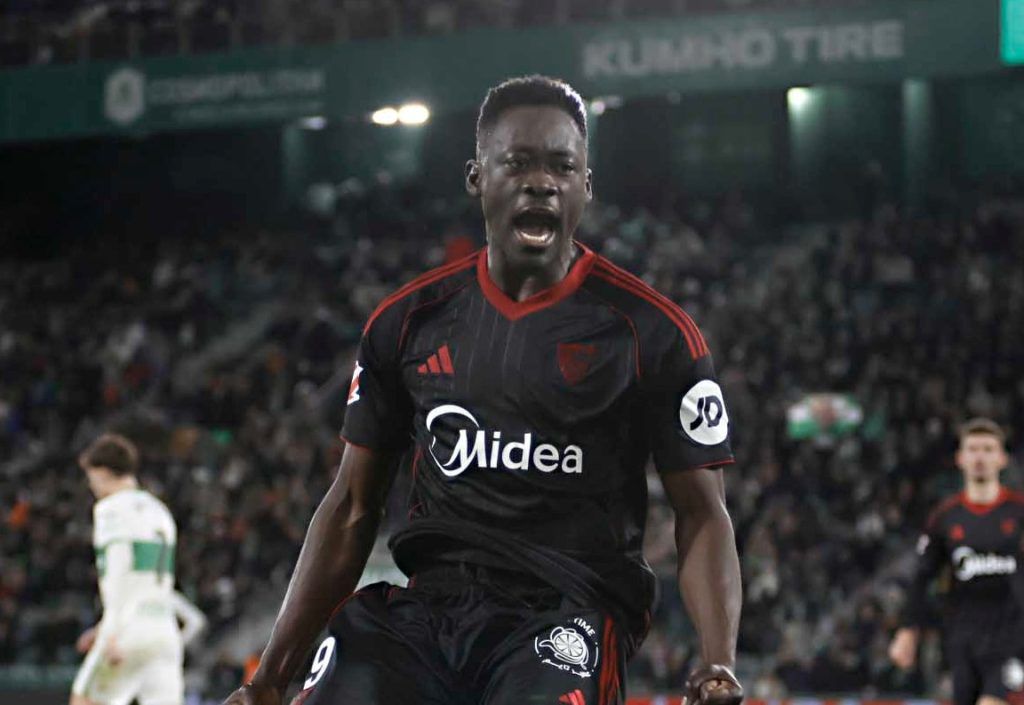 Akor Adams rescata un empate para el Sevilla en Elche con dos goles (2-2)