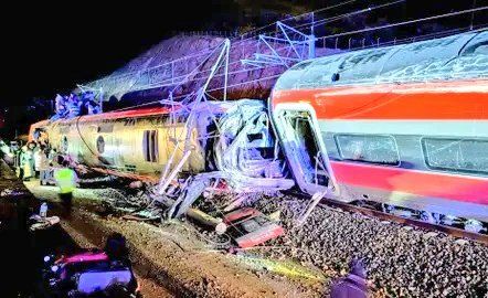 Dos trenes descarrilan en Adamuz con un saldo de al menos 41 fallecidos