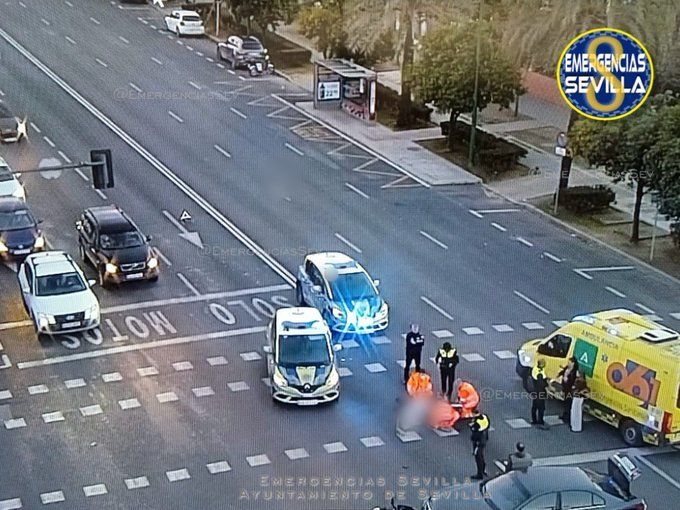Un motorista de 54 años resulta herido grave en la Avenida de la Palmera