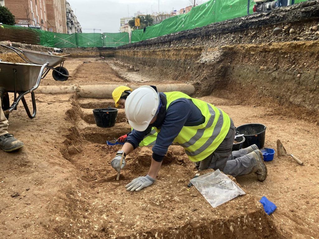 Las obras del Metro no se paralizarán por el hallazgo de las tumbas en el tramo de Fedriani