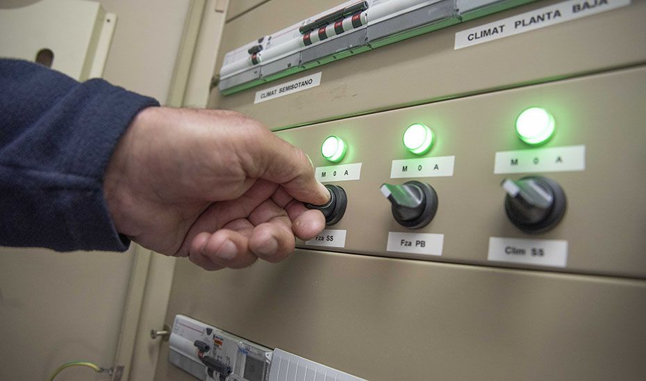 Andalucía impulsa dos planes que invertirán 42,6 millones en red eléctrica