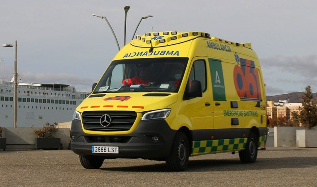 Un joven de 20 años, herido tras caer desde un andamio en plena Plaza de Santa Cruz