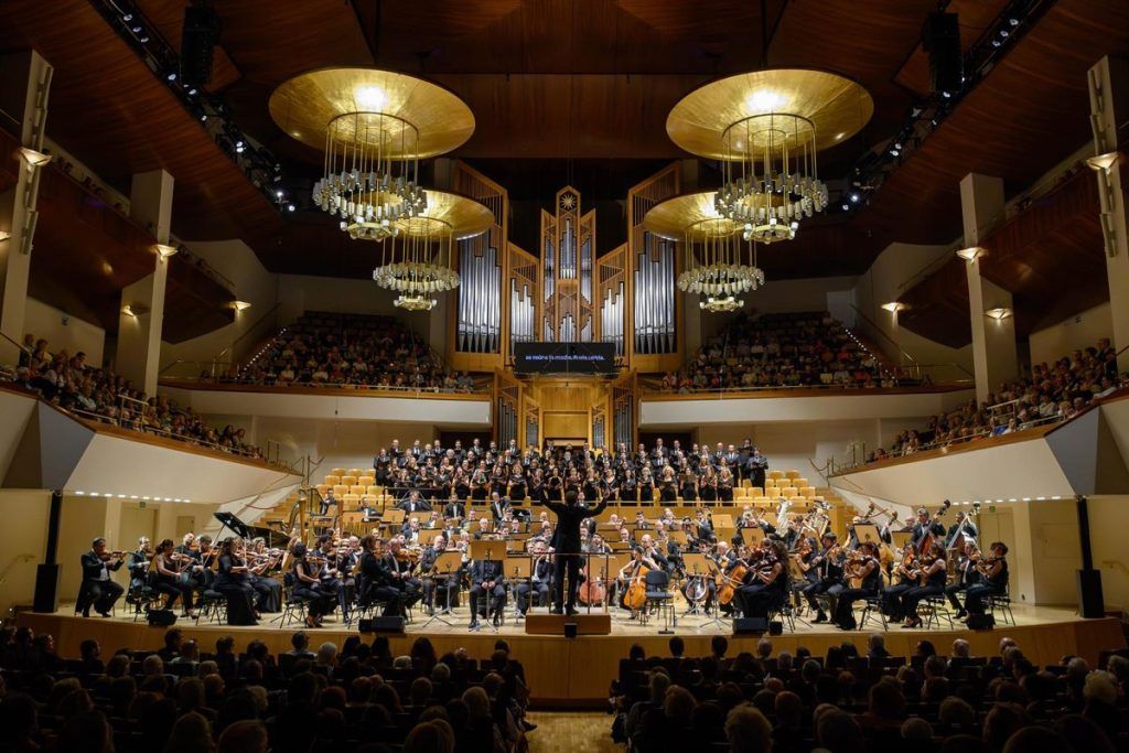 El Réquiem Alemán de Brahms llega al Maestranza bajo la batuta de Josep Pons