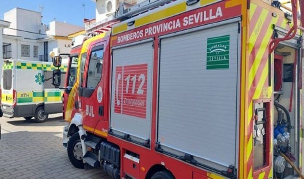 Una persona herida por quemaduras en un incendio doméstico en Coria del Río