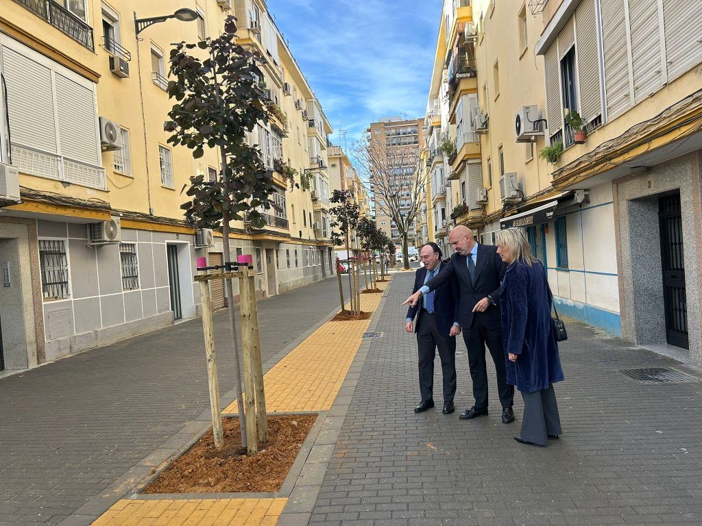 Los Remedios estrena pavimento en Virgen de Todos los Santos tras invertir 180.000 euros