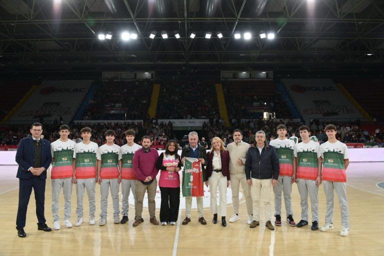 Mercasevilla patrocina al equipo cadete del Caja87 para impulsar el deporte base
