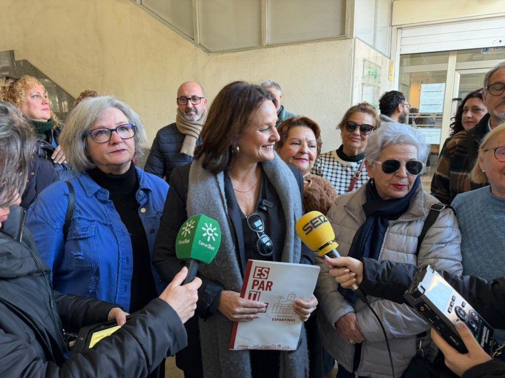 Espartinas registra 5.700 firmas para exigir mejoras en el servicio de autobús