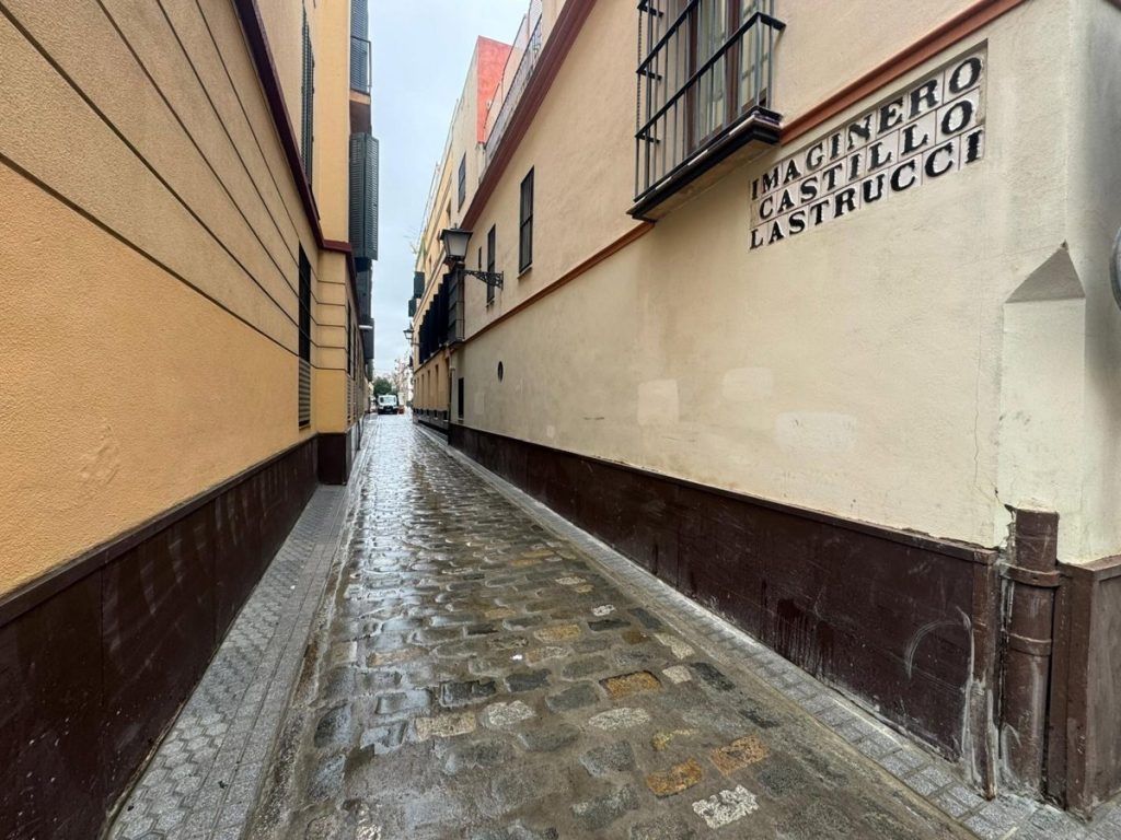 La calle Imaginero Castillo Lastrucci será plataforma única con adoquín de Gerena