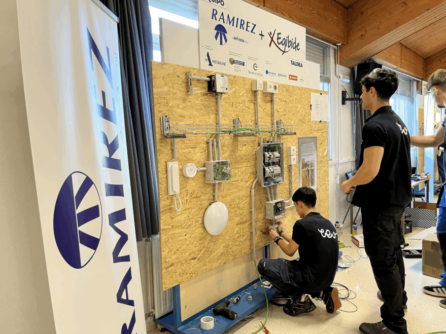Oficial electricista en Roda de Andalucía: 1.750€/mes