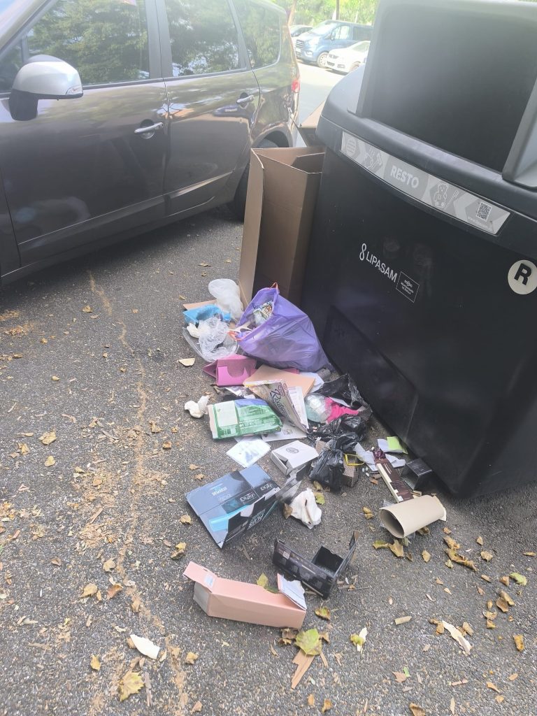 Vecinos de Este-Alcosa-Torreblanca denuncian suciedad en calles y zonas comunes