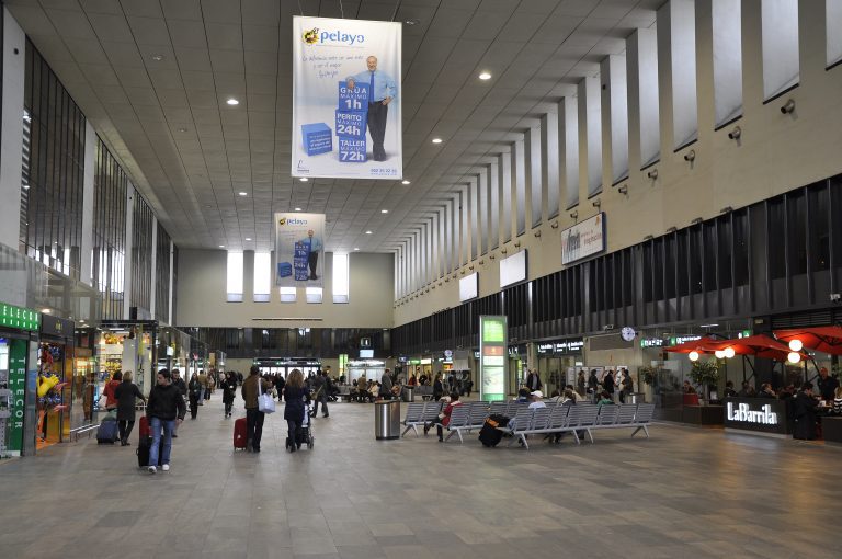 Miles de sevillanos sufren nuevos retrasos en el AVE a Madrid por el robo de cable