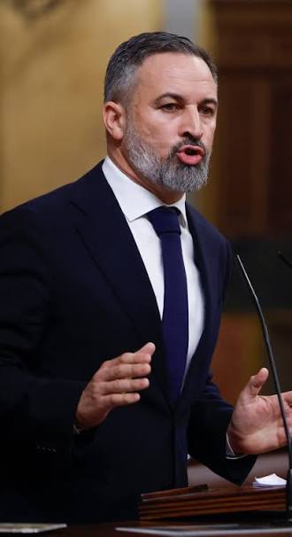 Abascal pide "escuchar a los españoles" sobre la mezquita en Sevilla y amenaza al PP